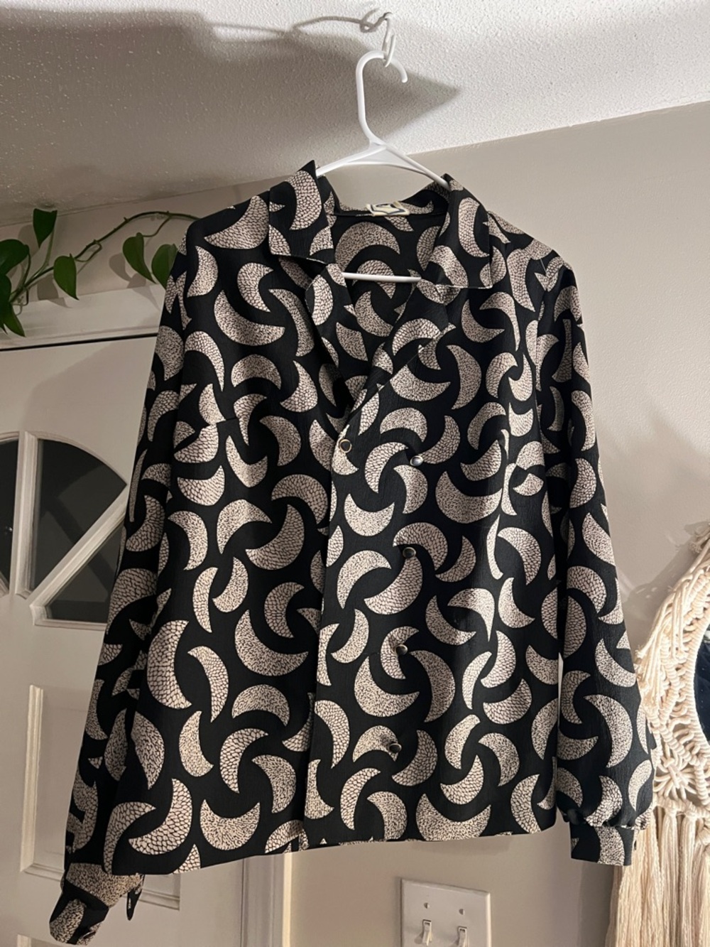 Vintage Black & Cream Geometric Button-Up light weight blazer